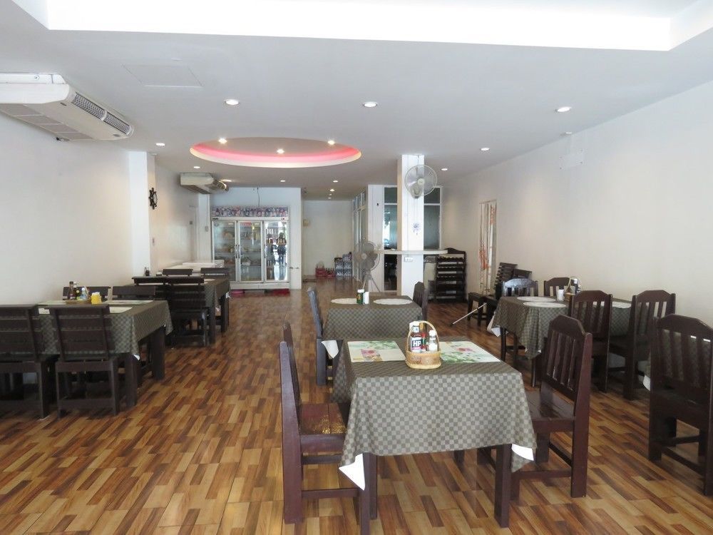 Auberge de jeunesse Malee House&Restaurant à Pattaya Extérieur photo
